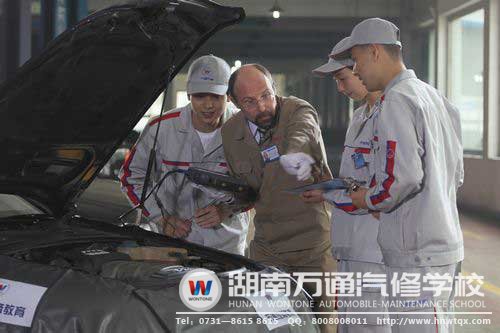 汽車行業(yè)發(fā)展迅猛，學汽修成為了一個極具潛力的選擇