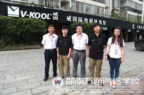 本次回訪老師與學子合影留念