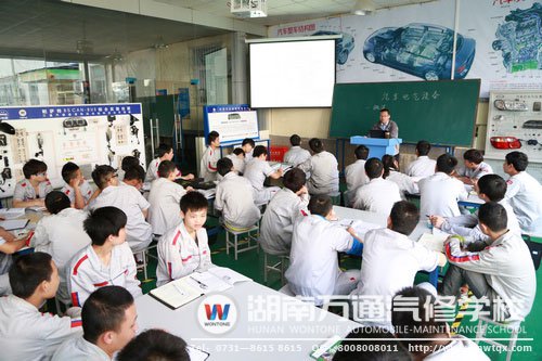 多媒體教學(xué)，體驗(yàn)先進(jìn)課堂