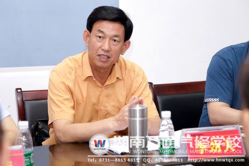 李勁夫副廳長在會上發(fā)表講話