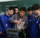 新生采訪:大學(xué)生吳長輝,學(xué)汽修技術(shù)好找工作