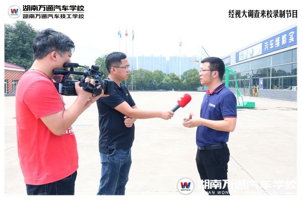 經(jīng)視大調查來校拍攝,我校教師專業(yè)實驗解答記者疑問