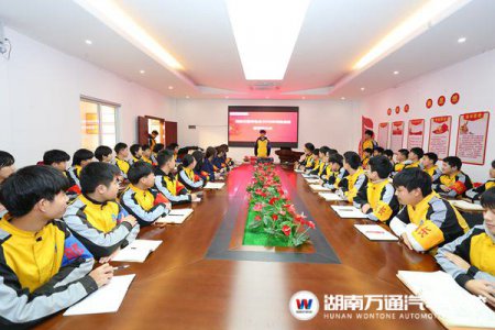 校學生會工作總結(jié)暨表彰大會圓滿結(jié)束