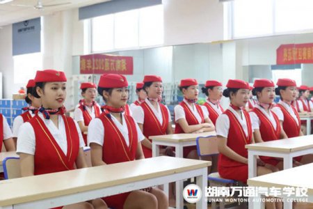 8月底了，你還沒選好學(xué)校嗎？