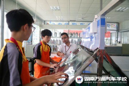 【答疑解惑】32歲學(xué)汽修晚嗎？學(xué)什么專業(yè)比較好？