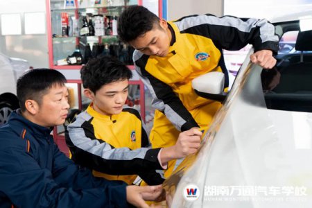 2022年男生學什么技術(shù)好賺錢？