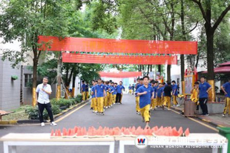 吃瓜大賽 | 一場關(guān)于西瓜的決斗，誰是真正的“吃瓜帝”？
