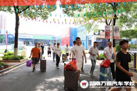 校園初體驗 | 萌新小白初入湖南萬通的24小時