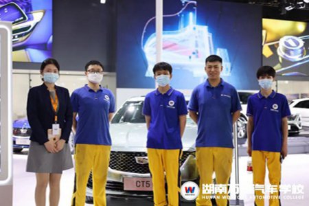 新生報(bào)到還能看車展？這期夏令營有點(diǎn)酷！
