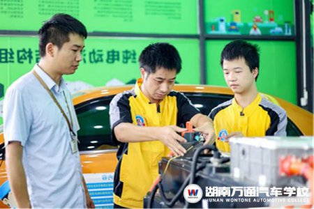 畢業(yè)后平均月薪高達10867的專業(yè)？丟掉幻想，趁早轉(zhuǎn)行！