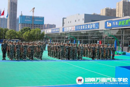 超燃時刻！軍訓匯演展風采，這屆新生太太太颯啦！