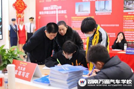 湖南萬通春招現(xiàn)場(chǎng)火爆！春季校企班定額招生，聽說學(xué)位要靠“搶”？