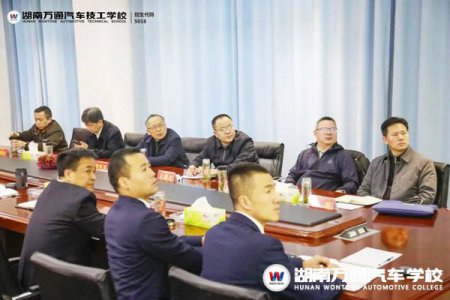 湖南省人社廳黨組成員、副廳長廖躍貴等一行領(lǐng)導(dǎo)蒞臨湖南萬通調(diào)研指導(dǎo)工作
