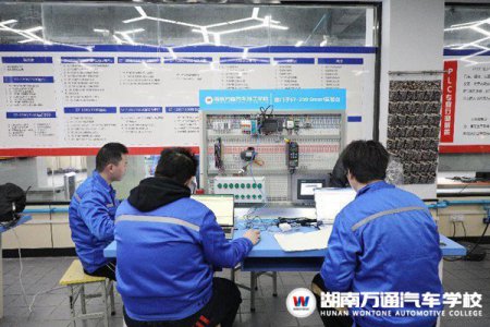 湖南萬通電工及PLC專業(yè)持續(xù)火熱|電氣學(xué)會(huì)自動(dòng)化，工資多少你來定！