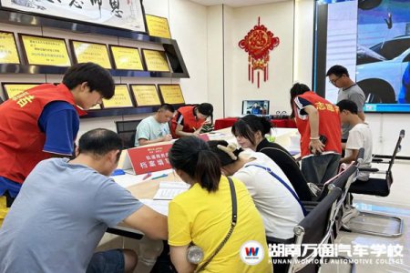 湖南萬通火熱招生中，他們紛紛成功報名！圍觀火熱現(xiàn)場……