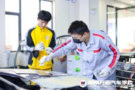 人民日報：讓職業(yè)教育與產(chǎn)業(yè)發(fā)展相向發(fā)力 || 湖南萬通有哪些產(chǎn)教融合優(yōu)勢舉措？