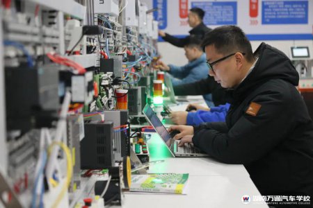 PLC自動化編程現(xiàn)在工資多少錢?月入過萬的PLC編程師崗位普通人可以做嗎?