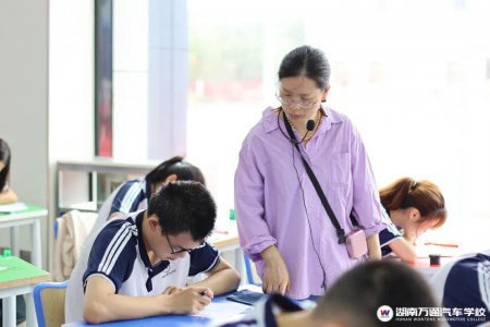歲月如歌，感念師恩！親愛的老師，祝您節(jié)日快樂