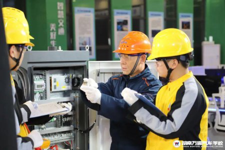 湖南汽車技工學(xué)校_汽車維修_汽車學(xué)校新聞